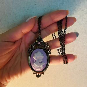 Cameo Lady pendant